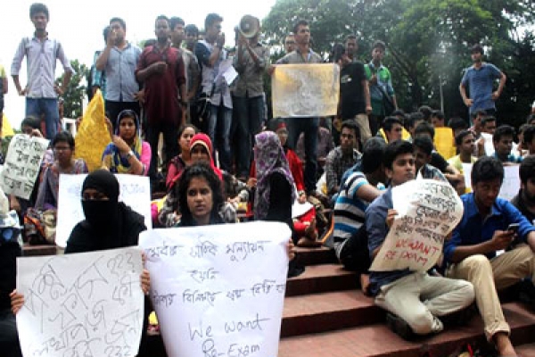 ‘পুনরায় ভর্তি পরীক্ষা না নেয়া পর্যন্ত আন্দোলন’