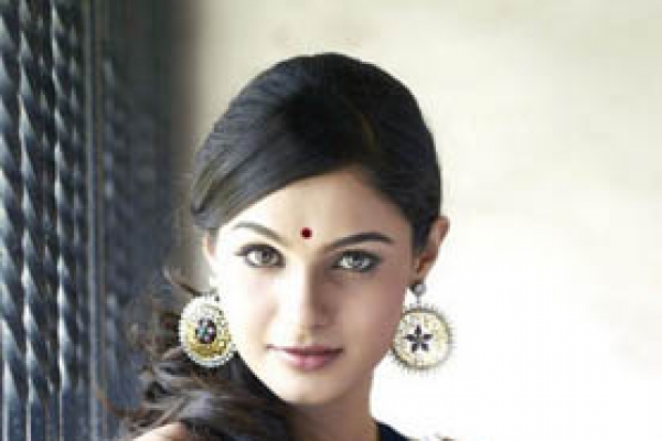 মেয়েদের বয়স লুকানোর রহস্য!