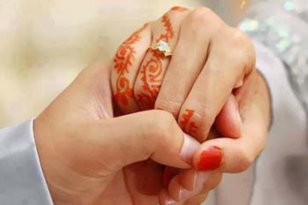 জ্যামে পড়ে রাস্তায় বিয়ে! 