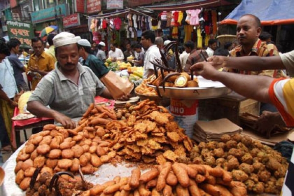 যে কারণে নিয়মিত বাইরের খাবার খাওয়া উচিত নয়