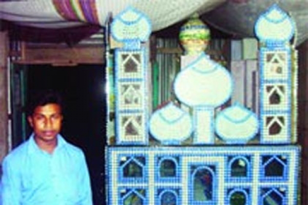 দৃষ্টিনন্দন ১৭ হাজার মার্বেলের তাজমহল