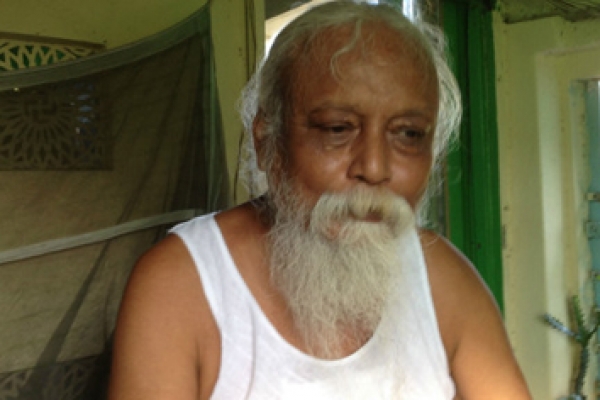 যে কারণে ২১ বছর ধরে রোজা রেখে সঞ্জয় মিত্রের প্রতিবাদ
