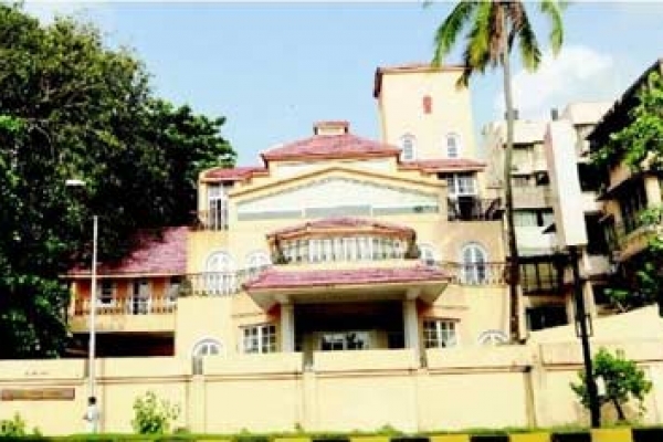 ভূতের অত্যাচারে বাড়ি বিক্রি
