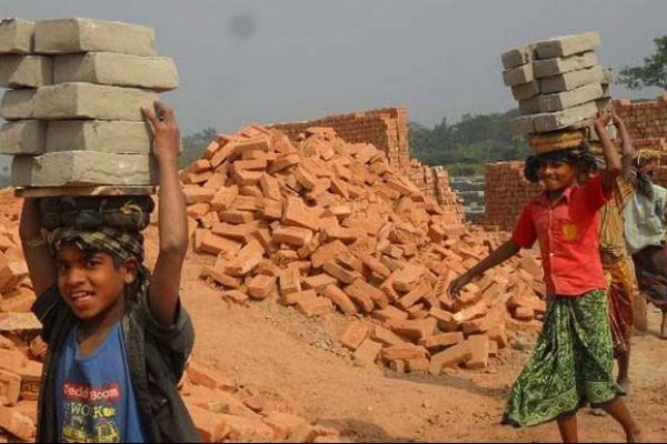 দারিদ্র্যের কাছে উপেক্ষিত!