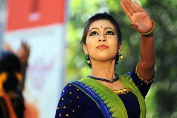 দশ গুণে বাঙালি নারী! 