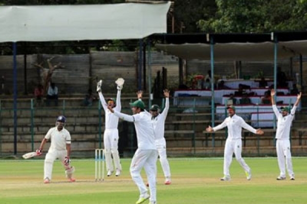 বড় ব্যবধানে হারলো মমিনুল বাহিনী