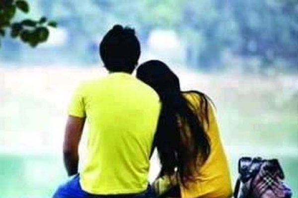 ছাদের তলায় অচেনা সুখ 