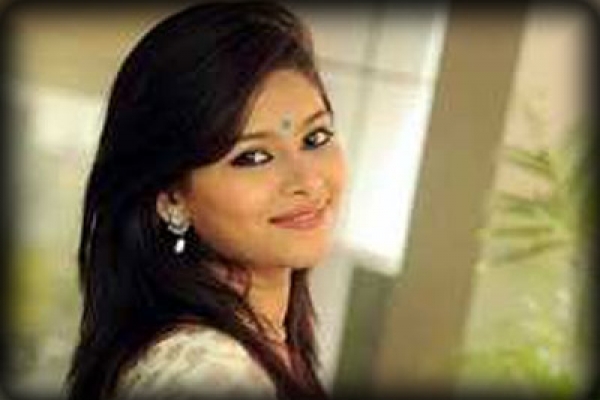 ‘পরী’র জন্য গাইলেন লুইপা