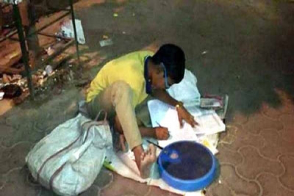 রাস্তার আলোয় তাকে আর পড়াশোনা করতে হবে না