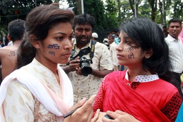 শহীদ মিনারে  মেডিকেল ভর্তিচ্ছুদের সমাবেশ