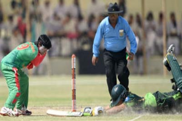 বাংলাদেশের নারীদের আক্রমণে হার মানছে পাকিস্তান