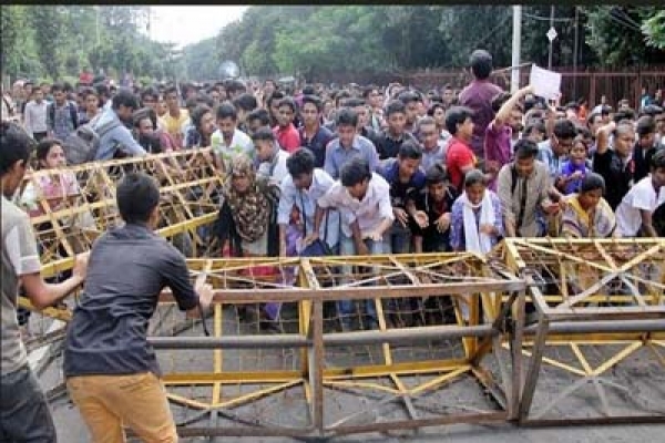 এবার প্রমাণপত্র নিয়ে স্বাস্থ্য মন্ত্রণালয়ে যাবে আন্দোলনরত শিক্ষার্থীরা