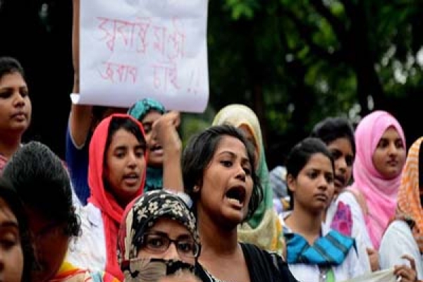  ‘প্রশ্নফাঁসের প্রমাণাদি নিয়ে প্রেসক্লাবে শিক্ষার্থীরা’