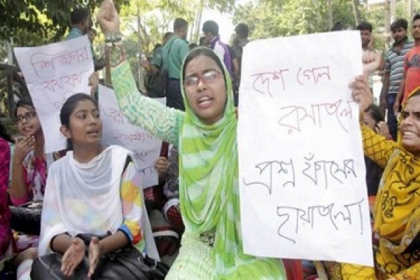 প্রধানমন্ত্রীর কাছে ১০ মিনিট চান মেডিকেল ভর্তিচ্ছুরা