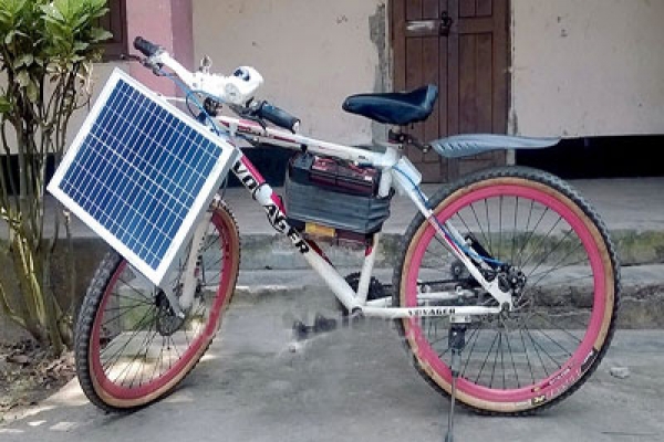 বাংলাদেশি তিন শিক্ষার্থীর ‘সৌরবিদ্যুৎ চালিত সাইকেল’ আবিষ্কার