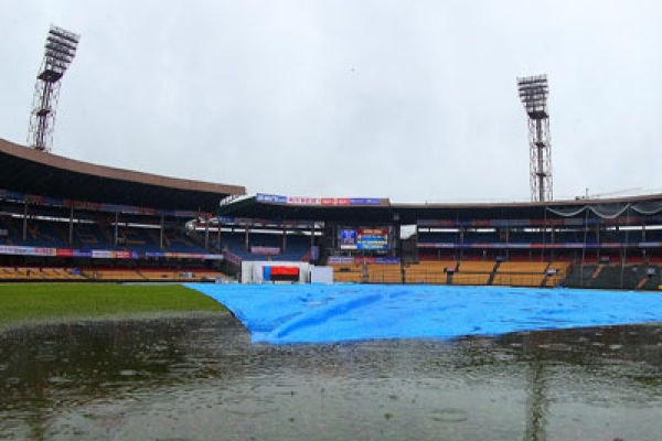 বৃষ্টির কাছে হার মানলো বেঙ্গালুর টেস্ট  