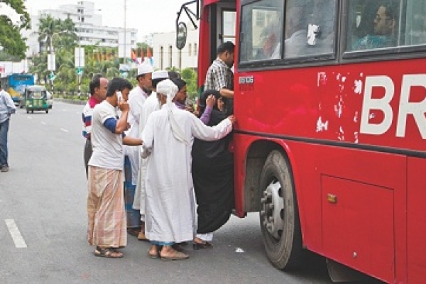 চলন্ত বাসে জমজ কন্যা প্রসব 