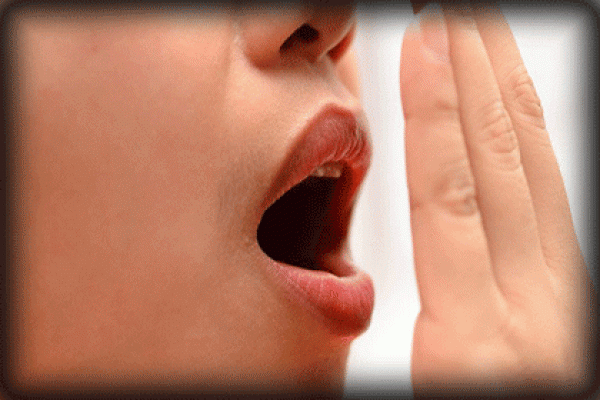 মুখে দুর্গন্ধ? জেনে নিন কিছু ঘরোয়া উপায়