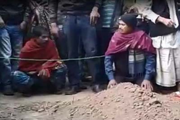 কবরে জীবন্ত যুবক!