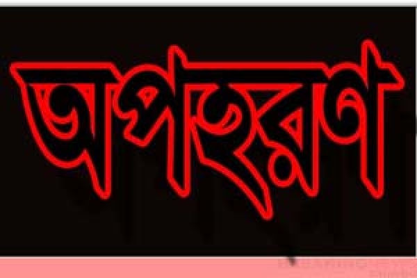 ঘুমন্ত সন্তান অপহরণ, চলন্ত গাড়িতে ঝুলে রক্ষা করলেন বাবা