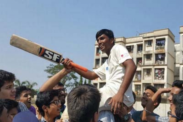 ১০০৯ রানের অপরাজিত ইনিংস খেলে বিশ্ব কাঁপালেন সেই ব্যাটসম্যান