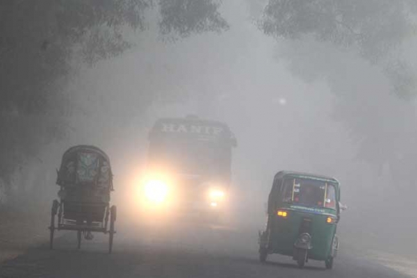 ঘন কুয়াশায় ঢাকা বাংলাদেশ,  বিশেষ সতর্কতা জারি