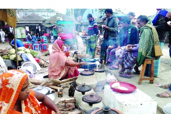 শীতে পিঠা বিক্রির ধুম