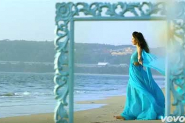 স্বমহিমায় মল্লিকা জ্বালালেন প্রেমের আগুন