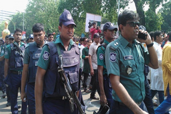 সেবা নিতে সবাইকে থানায় গিয়ে নাম লেখাতে বলল পুলিশ