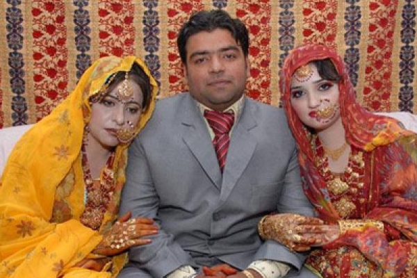 আজব আইন, দুই বিয়ে না করলে নিশ্চিত জেল!