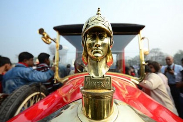 ১০০ বছর পরেও গ্ল্যামারাস যারা