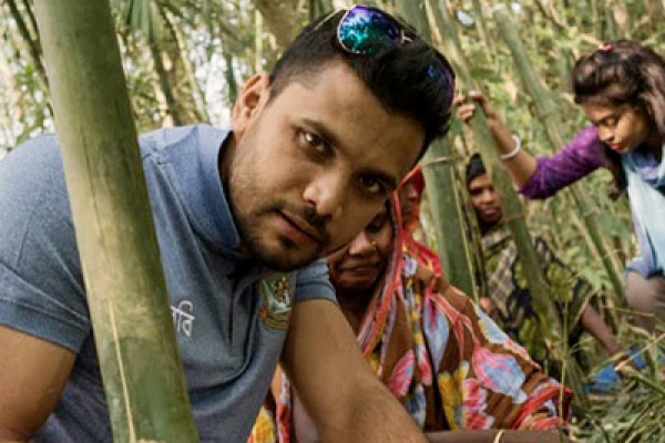 হঠাৎ ট্রেন ছেড়ে কোথায় ছুটলেন মাশরাফিরা?