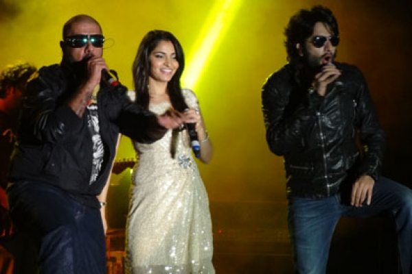 এবার ঢাকা মাতাতে আসছেন বলিউডের তিন শিল্পী