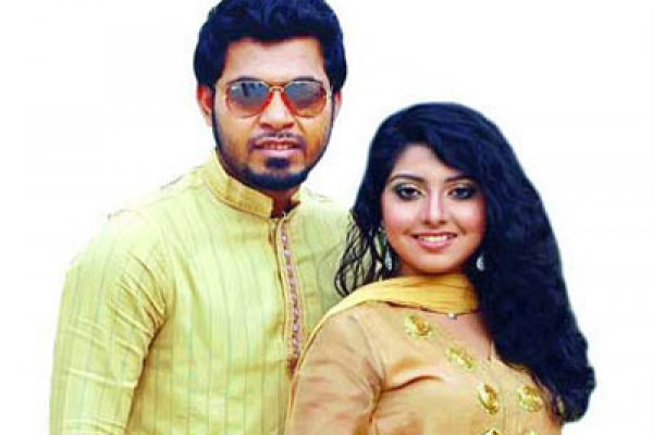 আবারও পড়শীর সঙ্গে রুমি
