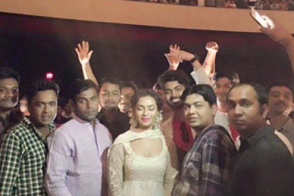 আগে কখনোই সিনেমা হলে যাননি ফারিয়া