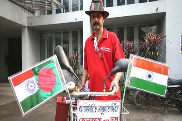 বাংলা ভাষার টানে ২০০ কিমি সাইকেল চালিয়ে বাংলাদেশে এক বিদেশি