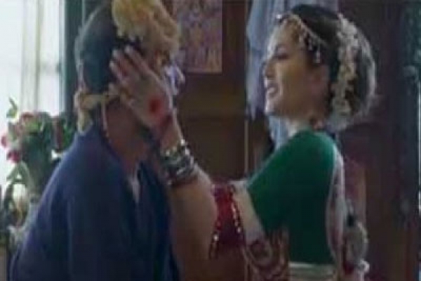সানি লিওনের স্পর্শেই মৃত্যু বৃদ্ধ আলোকনাথের!