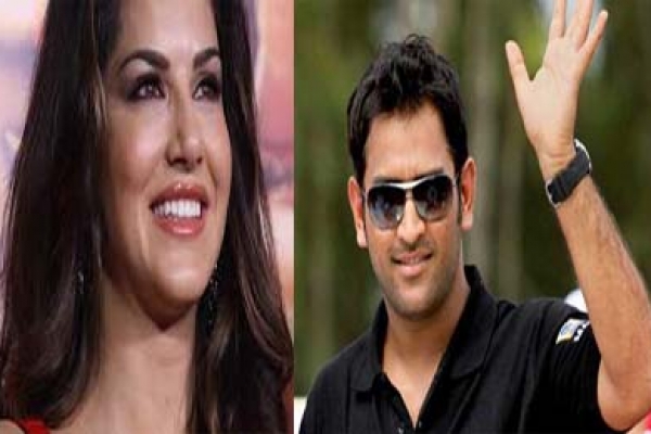 এবার সানির ঠোঁটে ধোনির হুইসেল
