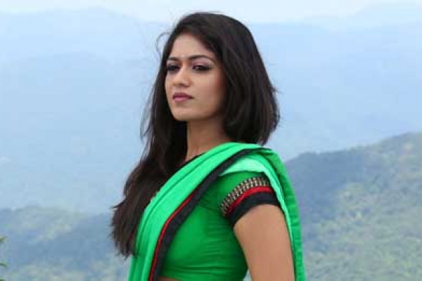বিয়ের প্রতিশ্রুতি দিয়ে নায়িকার প্রতারণা!