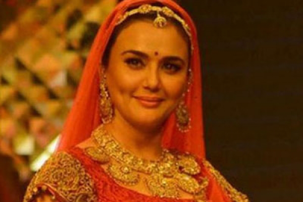 হুট করে বিয়ে করলেন কেন প্রীতি জিনতা?