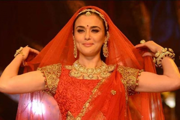 বিয়ে প্রসঙ্গে কি লিখলেন প্রীতি জিনতা?