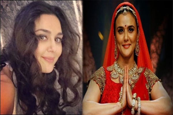 বিয়ের পর প্রথম সেলফি শেয়ার করে সবাইকে যা বললেন প্রীতি জিন্তা