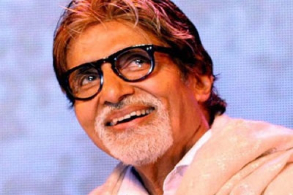 মুখ ভরে দাড়ি রেখেছেন অমিতাভ বচ্চন!