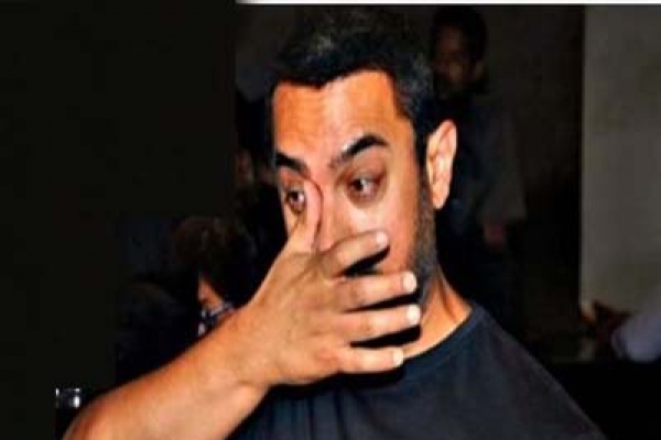 কাঁদলেন আমির খান