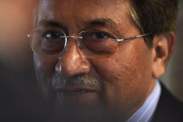 দেশ ছেড়েছেন মোশাররফ