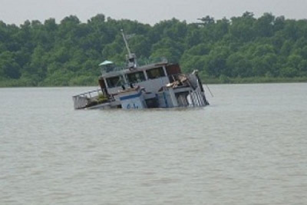 শ্যালা নদীতে জাহাজ চলাচল বন্ধ