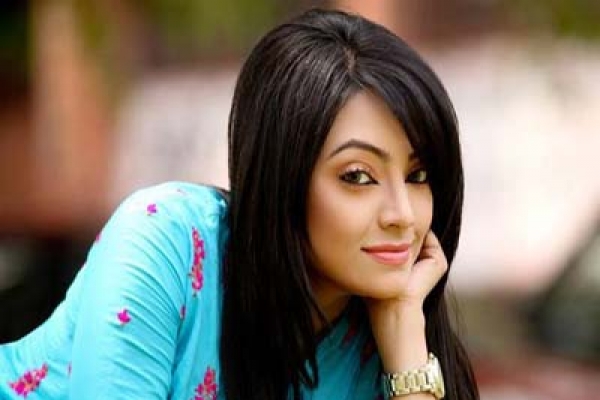 সবকিছু খুলে বলতে হয় না, কিছুটা বুঝে নিতে হয় : ঈশানা