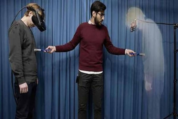 যে পোশাক এক পলকেই অদৃশ্য করে দেবে আপনাকে!