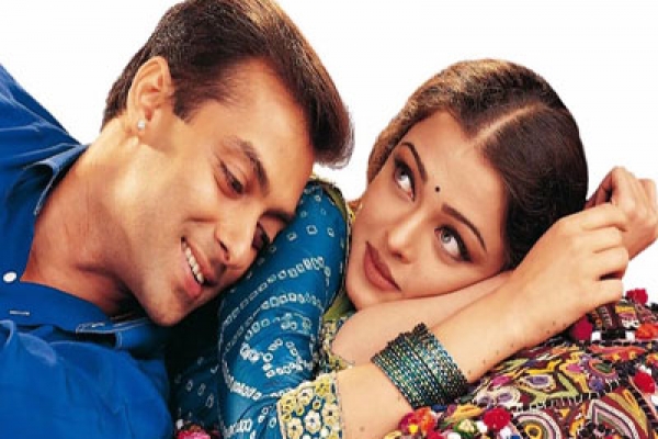 যে নায়িকার বাড়ির নিচে অনবরত দাঁড়িয়ে থাকতেন সালমান