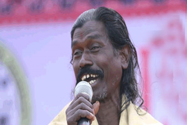তৃতীয় শ্রেণীর ছাত্রের কাণ্ড, ২০টি মহাকাব্য লিখে ফেলায় তোলপাড়!